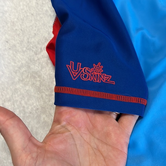 UV Skins 1/2 sleeve Rash Guard - Picture 5 of 7